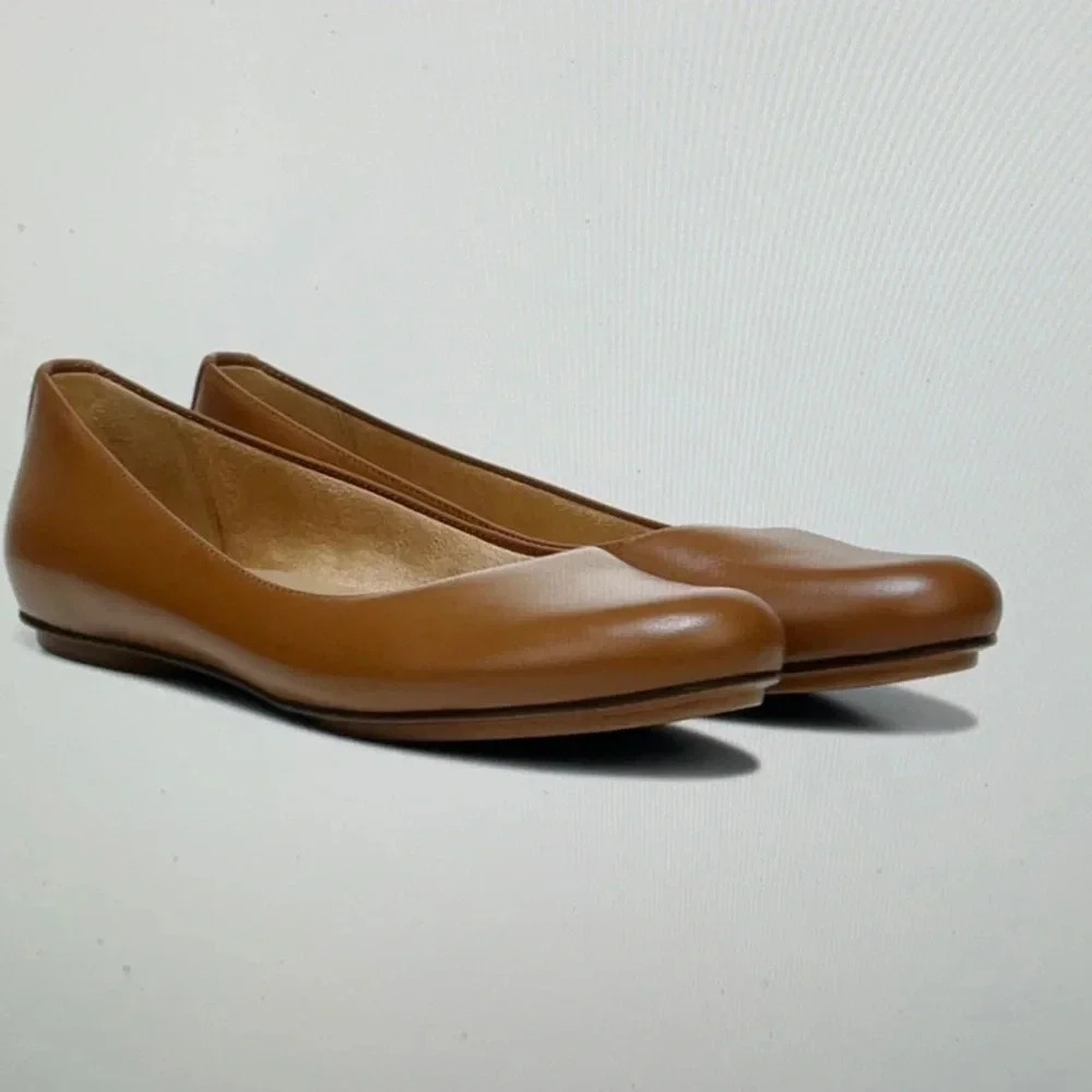 Naturalizer Maxwell Ballet Flat English Tea Leather 10 WIDE